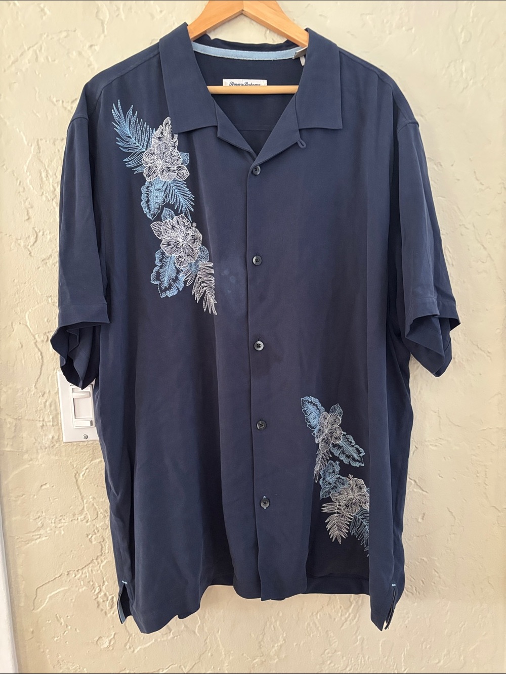 Tommy Bahama Men's Navy Short-Sleeve Camp Shirt with Floral Embroidery XXL